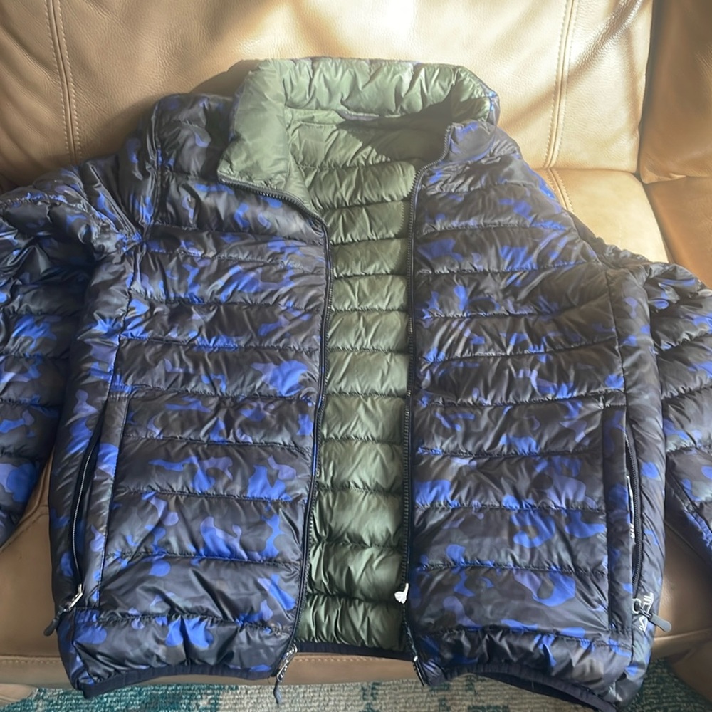 Tumi interversable jacket.